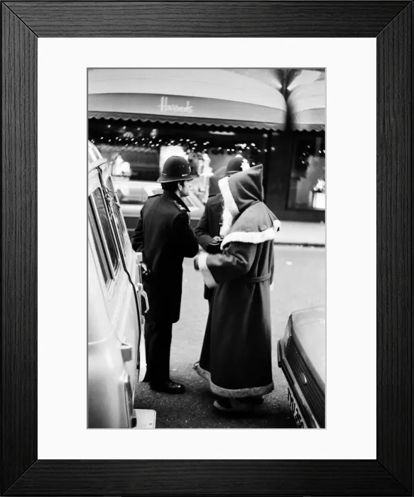 Framed Print : Policemen speak to Santa Claus outside the Harrods Store in London Framed Print : Policemen speak to Santa Claus outside the Harrods Store in London