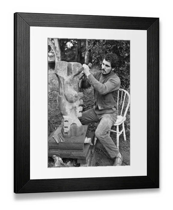 Framed Print : Oxfordshire sculptor John Buckley seen here at work in his Wallingford studio Framed Print : Oxfordshire sculptor John Buckley seen here at work in his Wallingford studio