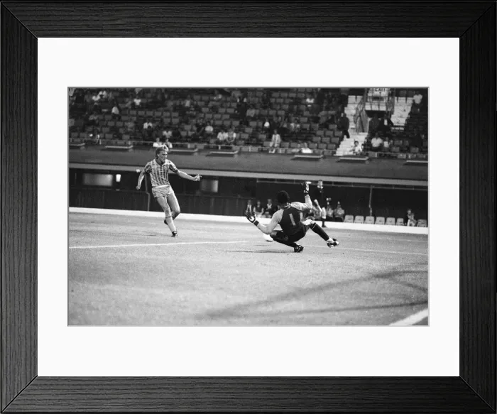 Framed Print : Coventry City v Zimbabwe, Pre Season Friendly at Highfield Road, Friday 19th August 1983 Framed Print : Coventry City v Zimbabwe, Pre Season Friendly at Highfield Road, Friday 19th August 1983