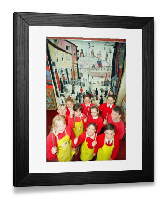 Framed Print : Budding artists at St Albans Primary School, Redcar, with their giant copy of a painting