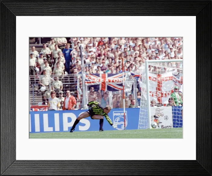 Framed Print : England v Soviet Union 1-3 1988 European Championships, Hanover Germany Group Match B