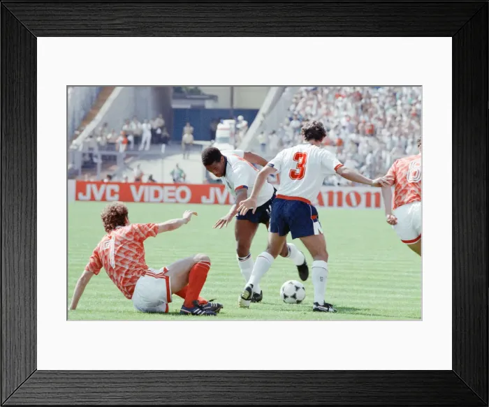 Framed Print : England v Soviet Union 1-3 1988 European Championships, Hanover Germany Group Match B Framed Print : England v Soviet Union 1-3 1988 European Championships, Hanover Germany Group Match B