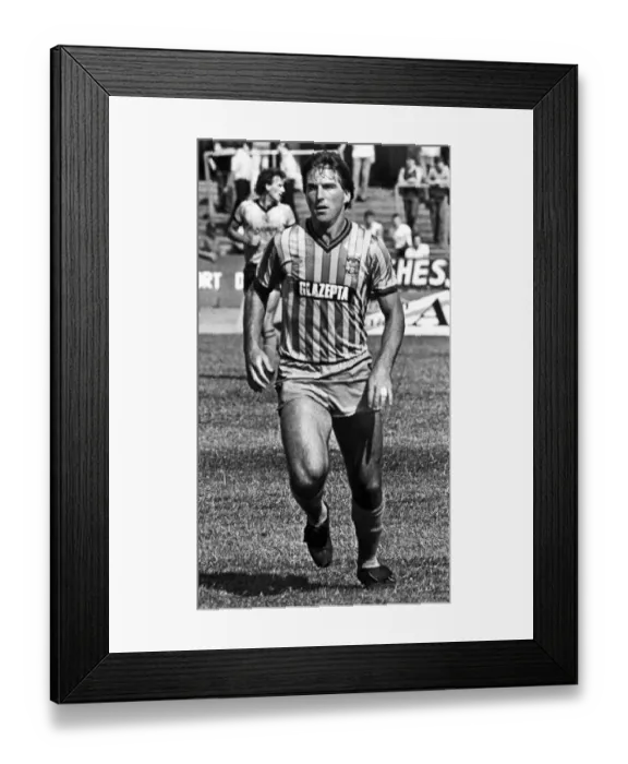 Framed Print : Coventry City footballer Bob Latchford ahead of the 1984-85 season. August 1984 Framed Print : Coventry City footballer Bob Latchford ahead of the 1984-85 season. August 1984