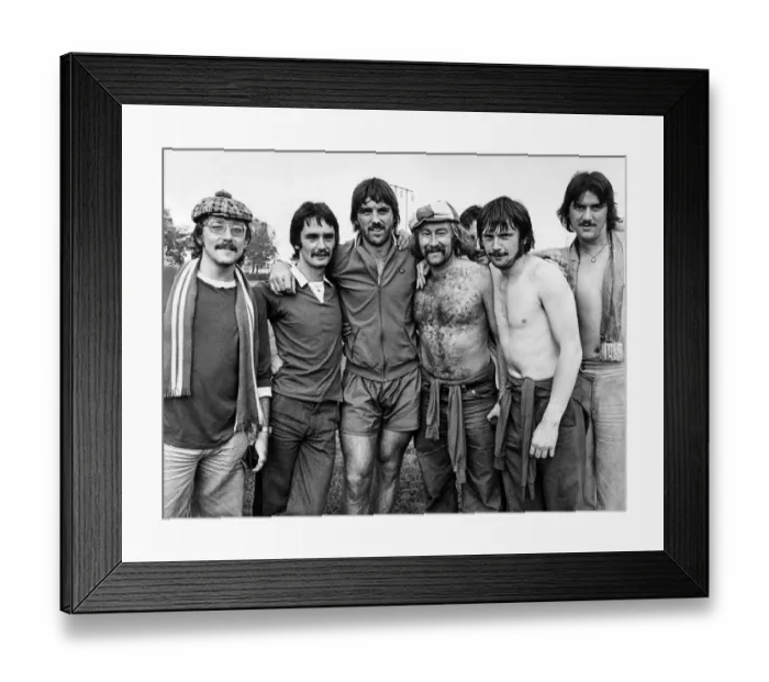 Framed Print : Everton footballer Bob Latchford meets the fans who drove to Milan in a minibus for their Framed Print : Everton footballer Bob Latchford meets the fans who drove to Milan in a minibus for their