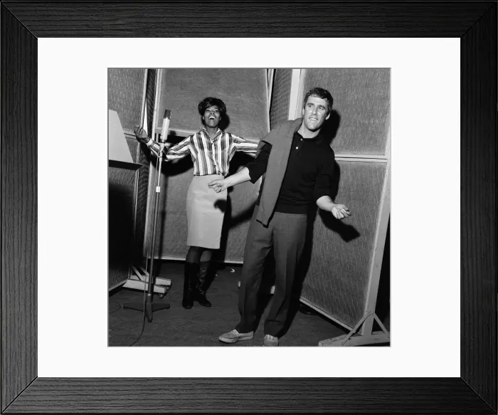 Framed Print : Burt Bacharach and Dionne Warwick recording a song at the Pye studios in London Framed Print : Burt Bacharach and Dionne Warwick recording a song at the Pye studios in London