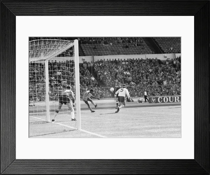 Framed Print : Luton Town 1-4 Reading, 1988 Simod Cup Final, Wembley Stadium, London Framed Print : Luton Town 1-4 Reading, 1988 Simod Cup Final, Wembley Stadium, London