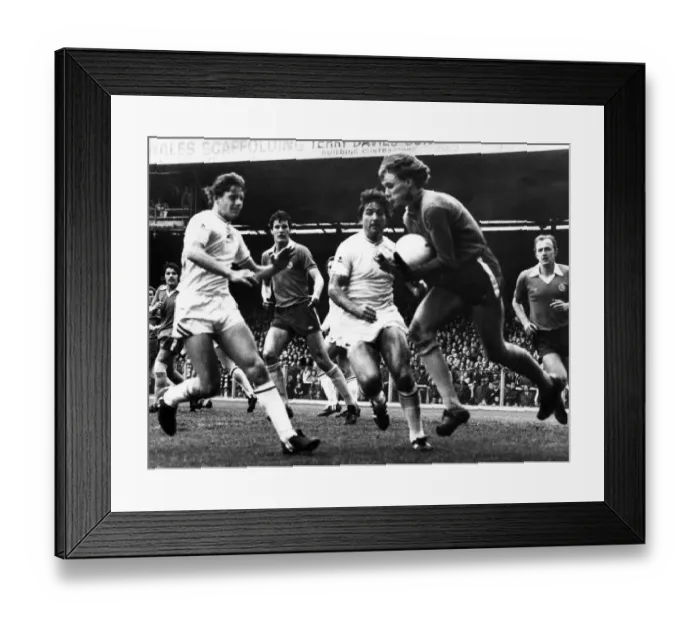 Framed Print : Cardiff City goalkeeper Andrew Dibble collects the ball chased by Swansea Framed Print : Cardiff City goalkeeper Andrew Dibble collects the ball chased by Swansea