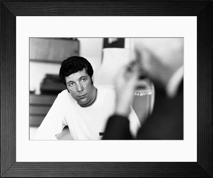 Framed Print : Tom Jones, Interview, pictured at his home in Sunbury on Thames, 21st August 1968 Framed Print : Tom Jones, Interview, pictured at his home in Sunbury on Thames, 21st August 1968
