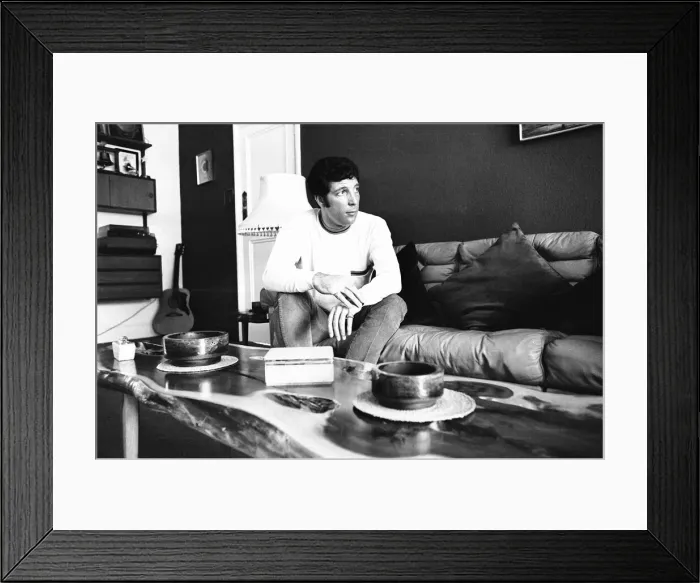 Framed Print : Tom Jones, Interview, pictured at his home in Sunbury on Thames, 21st August 1968 Framed Print : Tom Jones, Interview, pictured at his home in Sunbury on Thames, 21st August 1968