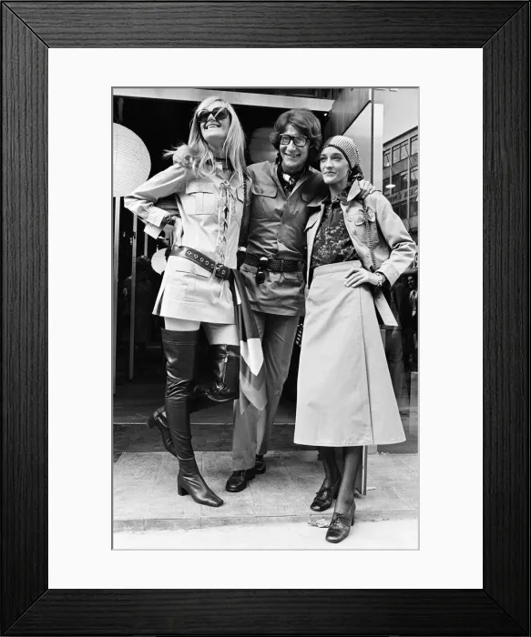Framed Print : Yves Saint Laurent, designer pictured outside his first London Rive Gauche store on New Framed Print : Yves Saint Laurent, designer pictured outside his first London Rive Gauche store on New