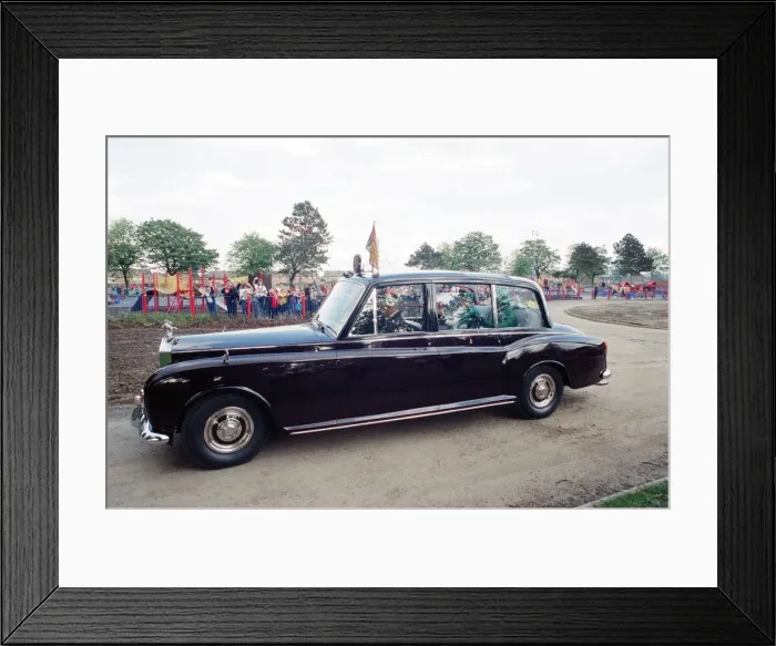Framed Print : Queen Elizabeth II visiting Middlesbrough to open Pallister Park. 18th May 1993 Framed Print : Queen Elizabeth II visiting Middlesbrough to open Pallister Park. 18th May 1993