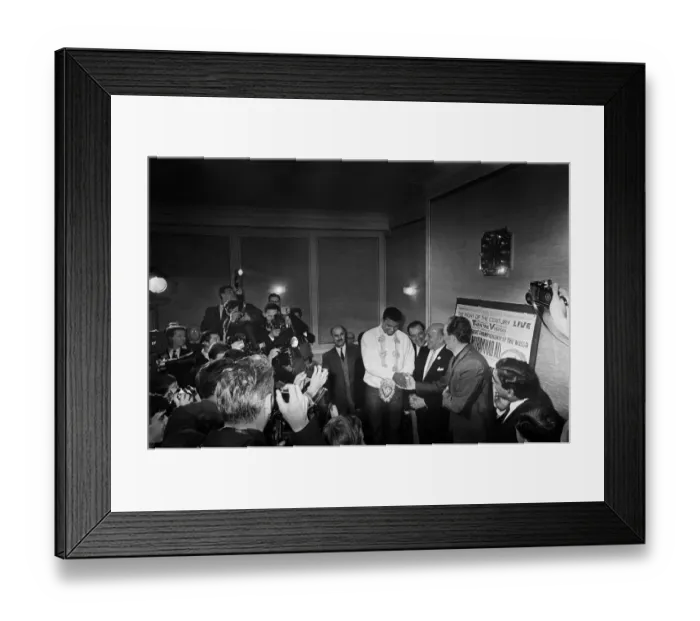 Framed Print : American world champion heavyweight boxer Muhammad Ali (formerly Cassius Clay Framed Print : American world champion heavyweight boxer Muhammad Ali (formerly Cassius Clay