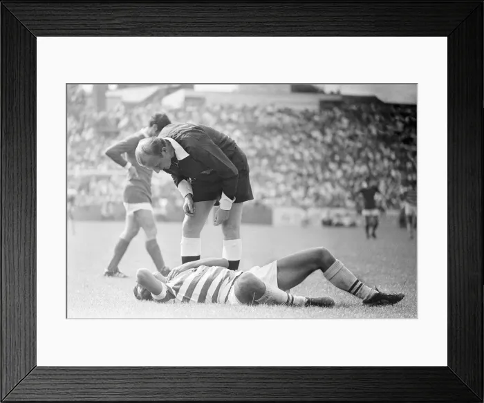 Framed Print : Reading 2-3 Manchester United, Watney Cup match at Elm Park, Saturday 1st August 1970 Framed Print : Reading 2-3 Manchester United, Watney Cup match at Elm Park, Saturday 1st August 1970