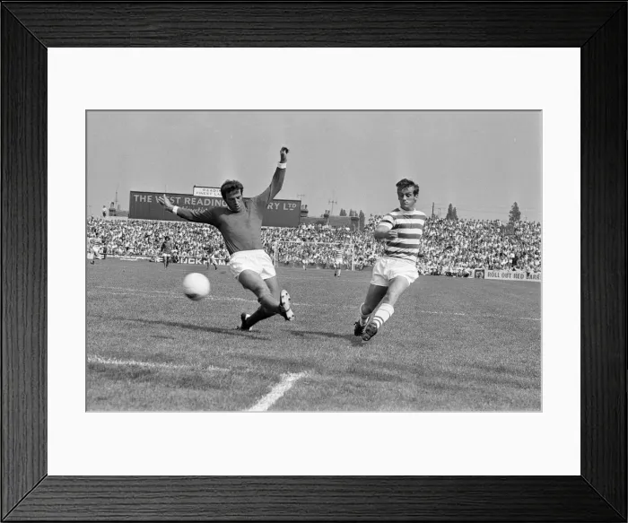 Framed Print : Reading 2-3 Manchester United, Watney Cup match at Elm Park, Saturday 1st August 1970