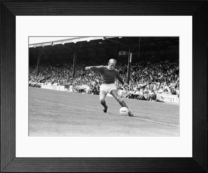 Framed Print : Reading 2-3 Manchester United, Watney Cup match at Elm Park, Saturday 1st August 1970