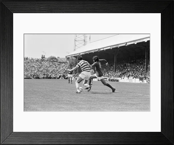 Framed Print : Reading 2-3 Manchester United, Watney Cup match at Elm Park, Saturday 1st August 1970 Framed Print : Reading 2-3 Manchester United, Watney Cup match at Elm Park, Saturday 1st August 1970