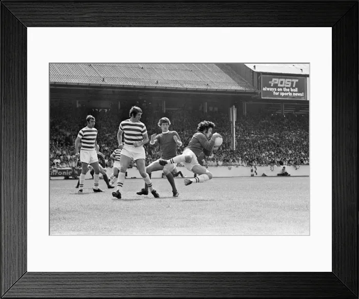 Framed Print : Reading 2-3 Manchester United, Watney Cup match at Elm Park, Saturday 1st August 1970