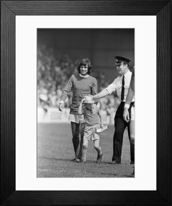 Framed Print : Reading 2-3 Manchester United, Watney Cup match at Elm Park, Saturday 1st August 1970