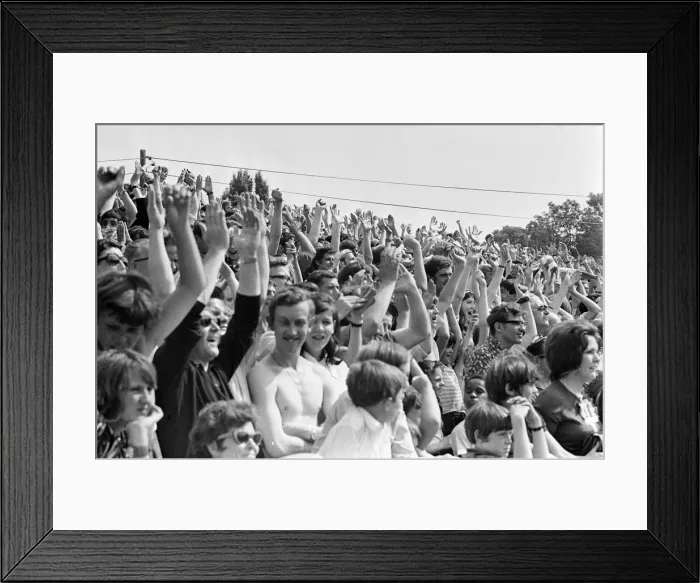 Framed Print : Reading 2-3 Manchester United, Watney Cup match at Elm Park, Saturday 1st August 1970