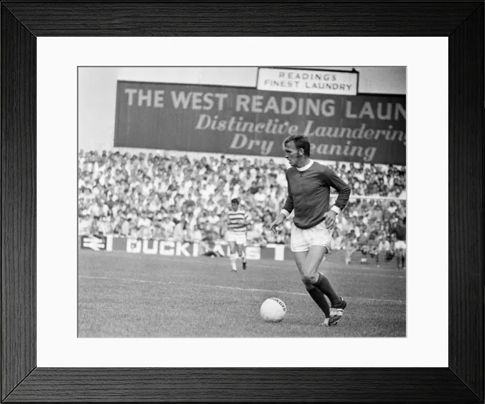 Framed Print : Reading 2-3 Manchester United, Watney Cup match at Elm Park, Saturday 1st August 1970 Framed Print : Reading 2-3 Manchester United, Watney Cup match at Elm Park, Saturday 1st August 1970