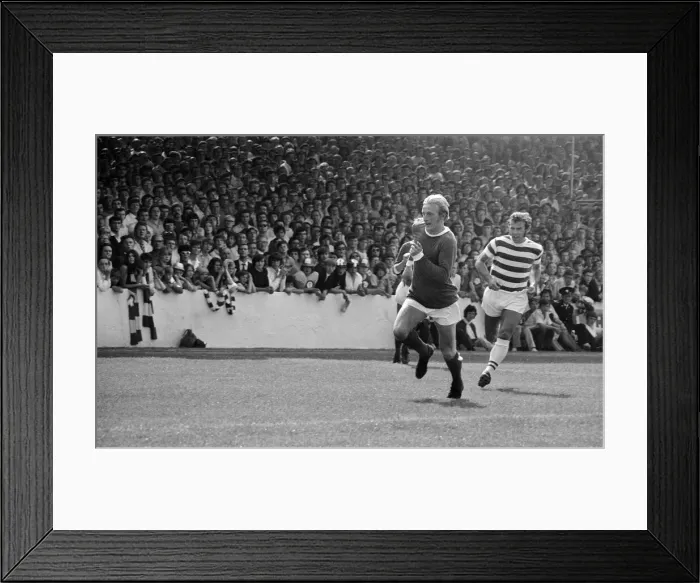 Framed Print : Reading 2-3 Manchester United, Watney Cup match at Elm Park, Saturday 1st August 1970