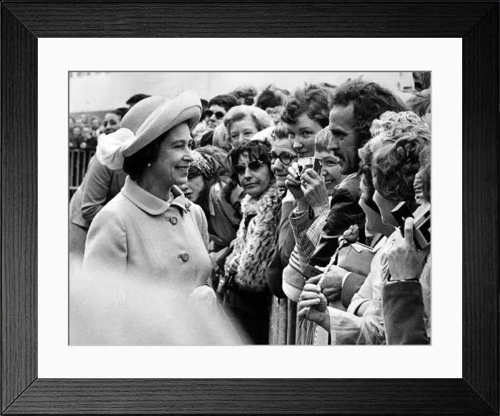 Framed Print : Queen Elizabeth II visits Teesside during her Silver Jubilee tour