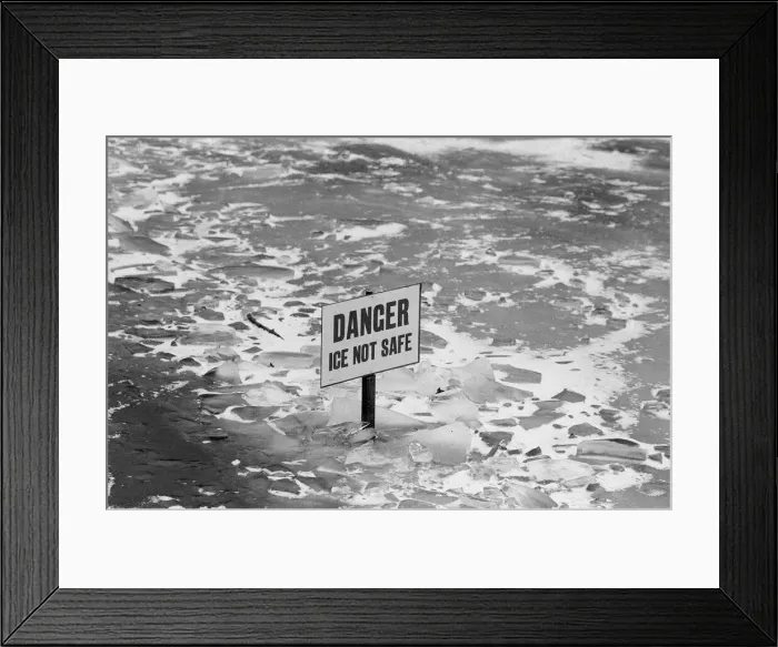 Framed Print : Frozen Lake, Cannon Hill Park, Birmingham, England, 17th February 1986