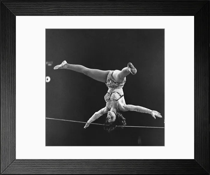 Framed Print : Bertram Mills tightrope act. 18th December 1958 Framed Print : Bertram Mills tightrope act. 18th December 1958