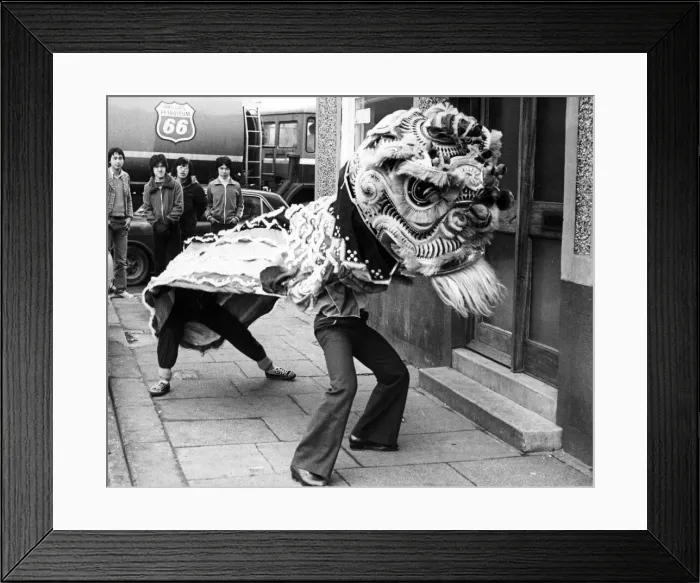 Framed Print : Students from Sunderland Polytechnic danced through the streets of Langley Park in a