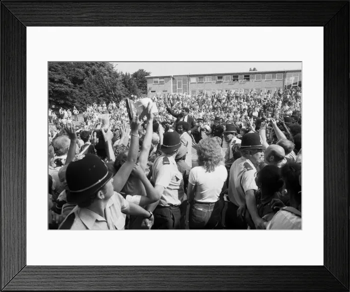 Framed Print : Muhammad Ali mobbed by fans in Dudley, Birmingham. 11th August 1983 Framed Print : Muhammad Ali mobbed by fans in Dudley, Birmingham. 11th August 1983