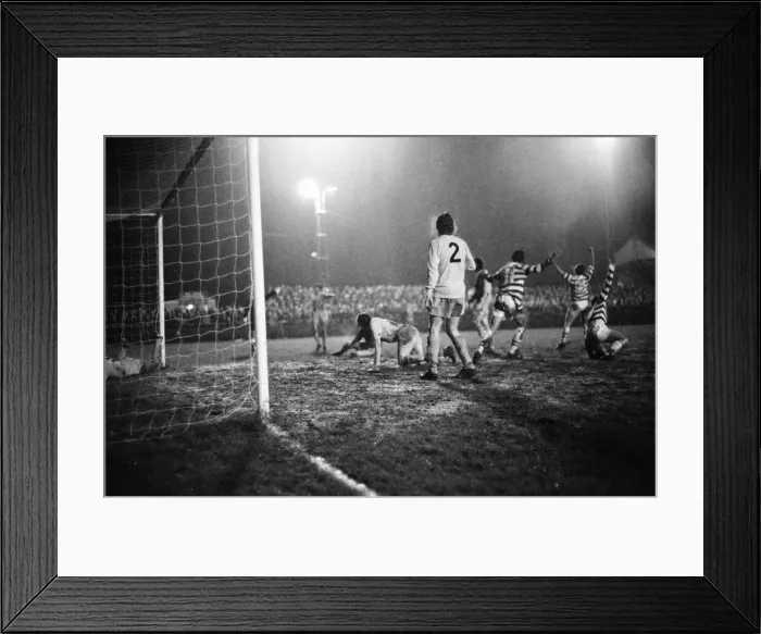 Framed Print : Hayes 0-1 Reading, FA Cup 2nd Round Replay at Church Road, Tuesday 12th December 1972
