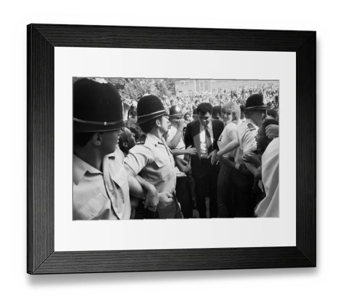 Framed Print : Muhammad Ali mobbed by fans in Dudley, Birmingham. 11th August 1983 Framed Print : Muhammad Ali mobbed by fans in Dudley, Birmingham. 11th August 1983