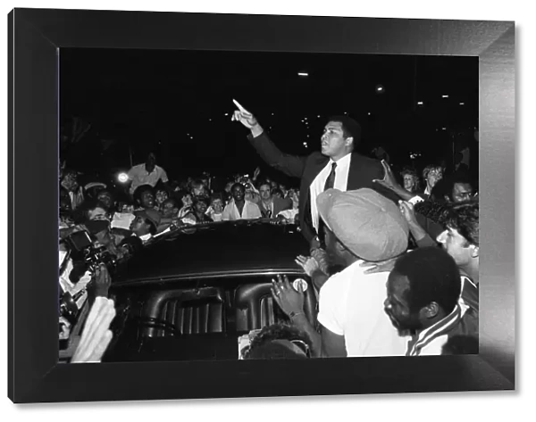 Muhammad Ali speaking to enthusiastic fans in Handsworth Birmingham