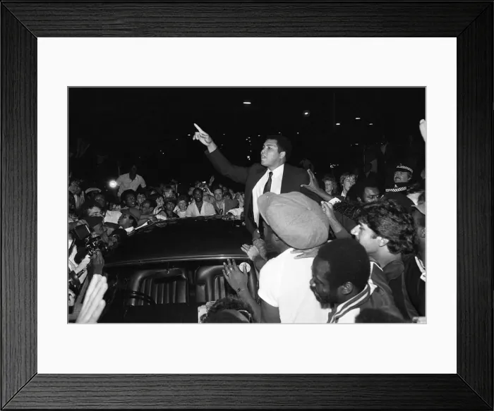 Framed Print : Muhammad Ali speaking to enthusiastic fans in Handsworth Birmingham