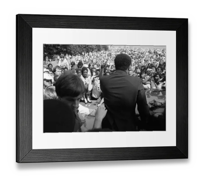 Framed Print : Muhammad Ali addresses crowd of supporters in Dudley, Birmingham. 11th August 1983 Framed Print : Muhammad Ali addresses crowd of supporters in Dudley, Birmingham. 11th August 1983