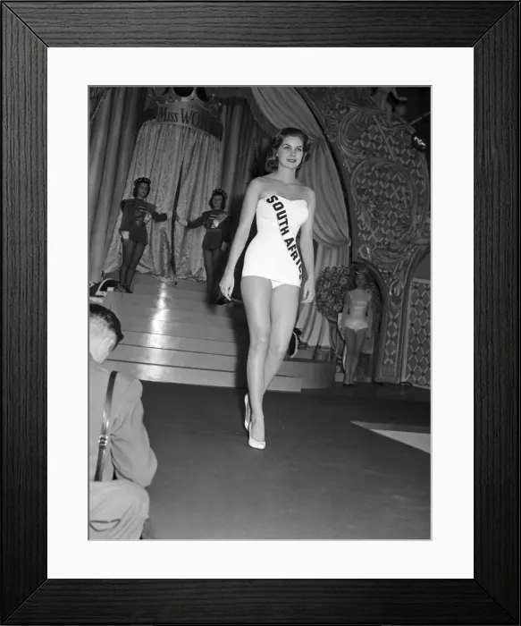 Framed Print : 1958 Miss World Beauty Contestant, Lyceum Ballroom, London, 13th October 1958 Framed Print : 1958 Miss World Beauty Contestant, Lyceum Ballroom, London, 13th October 1958