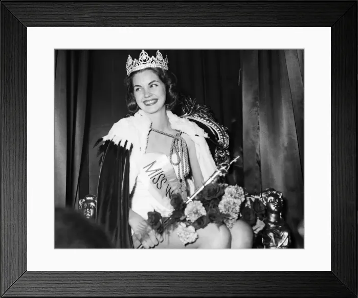 Framed Print : 1958 Miss World Beauty Contestant, Lyceum Ballroom, London, 13th October 1958 Framed Print : 1958 Miss World Beauty Contestant, Lyceum Ballroom, London, 13th October 1958