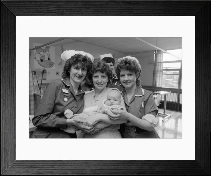 Framed Print : Susan Dubif with her baby son Sean at Sandwell Hospital. 12th April 1983 Framed Print : Susan Dubif with her baby son Sean at Sandwell Hospital. 12th April 1983