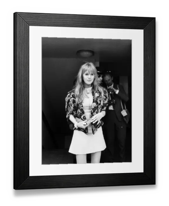 Framed Print : Appeal hearing at the Appeal Court in Central London where Rolling Stones lead singer Framed Print : Appeal hearing at the Appeal Court in Central London where Rolling Stones lead singer