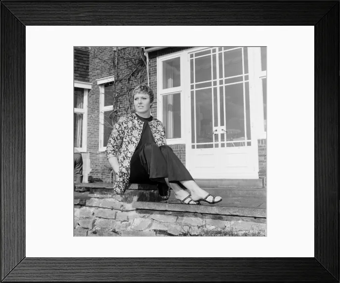 Framed Print : Linda Jones, wife of singer Tom Jones, pictured at their £65 Framed Print : Linda Jones, wife of singer Tom Jones, pictured at their £65