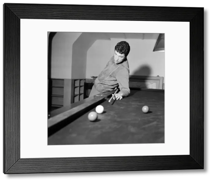 Framed Print : Tom Jones, at his new 65000 pound home in Weybridge, Surrey, 29th December 1968 Framed Print : Tom Jones, at his new 65000 pound home in Weybridge, Surrey, 29th December 1968