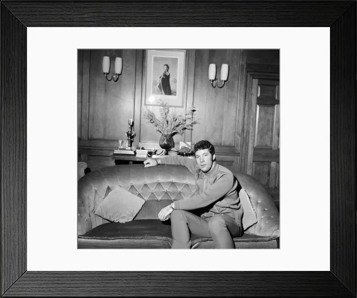 Framed Print : Tom Jones, at his new 65000 pound home in Weybridge, Surrey, 29th December 1968 Framed Print : Tom Jones, at his new 65000 pound home in Weybridge, Surrey, 29th December 1968