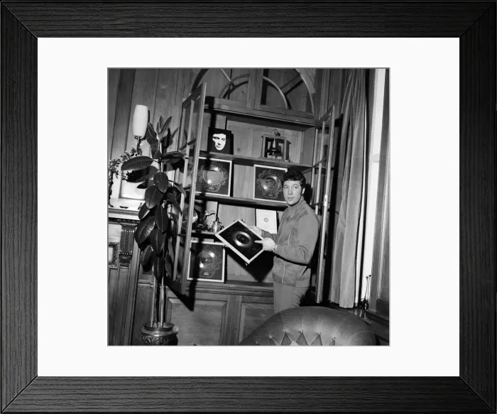 Framed Print : Tom Jones, at his new 65000 pound home in Weybridge, Surrey, 29th December 1968 Framed Print : Tom Jones, at his new 65000 pound home in Weybridge, Surrey, 29th December 1968
