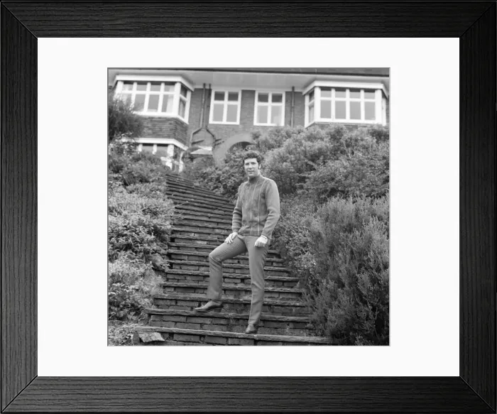 Framed Print : Tom Jones, at his new £65, 000 pound home in Weybridge, Surrey, 29th December 1968