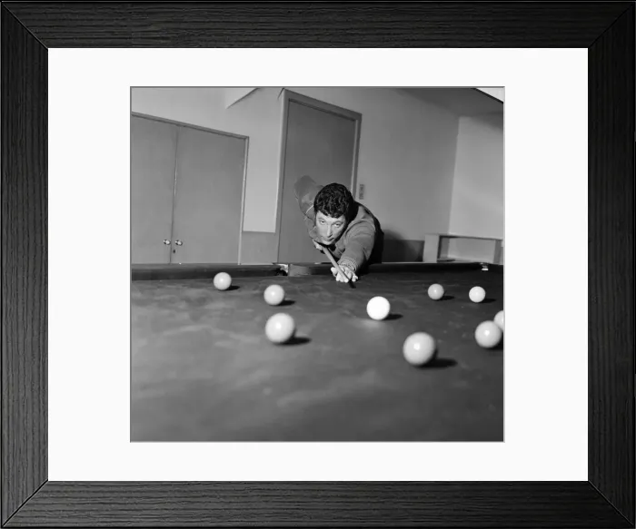 Framed Print : Tom Jones, at his new 65000 pound home in Weybridge, Surrey, 29th December 1968 Framed Print : Tom Jones, at his new 65000 pound home in Weybridge, Surrey, 29th December 1968
