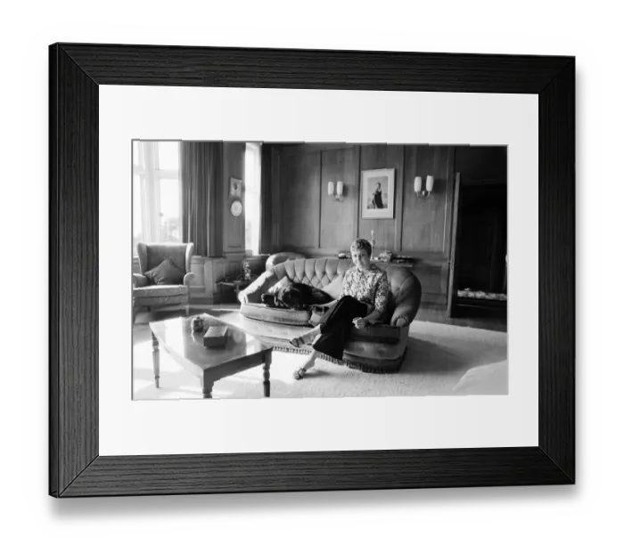 Framed Print : Linda Jones, wife of singer Tom Jones, pictured at there 65, 000 pound home in Weybridge