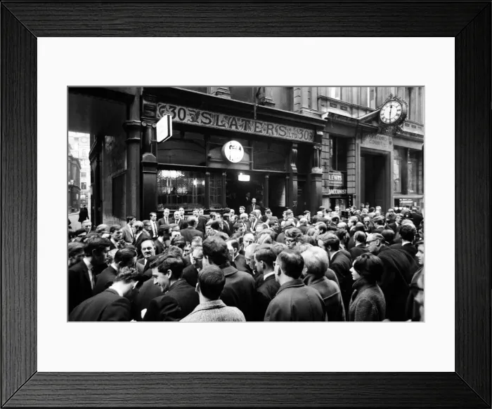 Framed Print : Following the weekend devaluation of the pound the London Stock Exchange