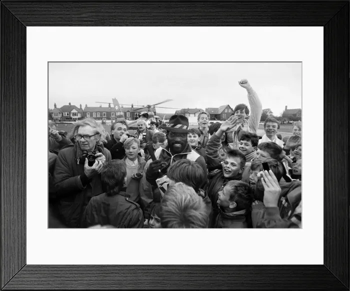 Framed Print : West Indies cricketer Richards at Riston County Cricket club where spent the 1987 season