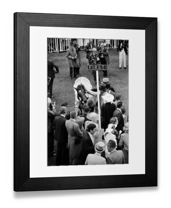 Framed Print : Winner of the Ascot Gold Cup, four year old Paean, ridden by Steve Cauthen