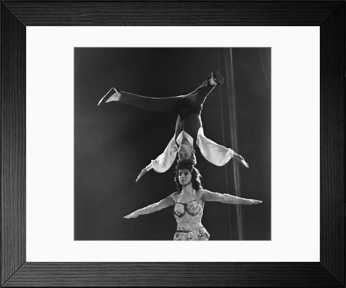 Framed Print : Bertram Mills tightrope act. 18th December 1958 Framed Print : Bertram Mills tightrope act. 18th December 1958